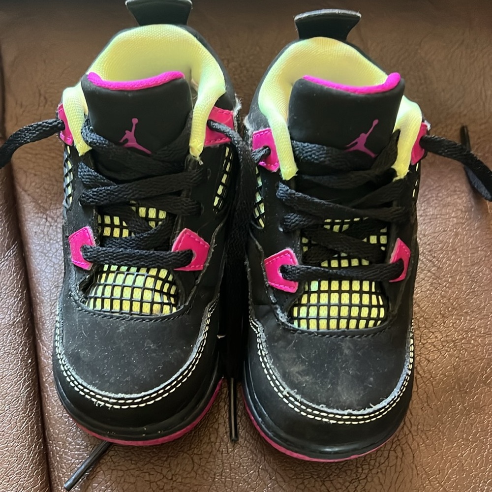 Toddler size 7c lightly used jordans. Very cute! - Picture 2 of 9
